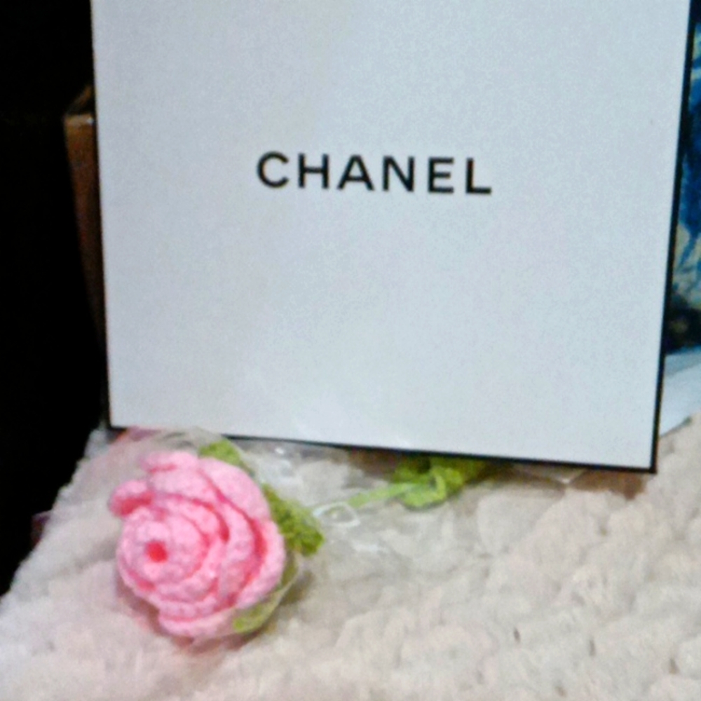 NWT "rose" forever flower